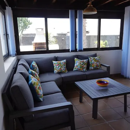Endearing Lanzarote Dorada 3 Bedrooms Private Pool Вилла Коста Бланка