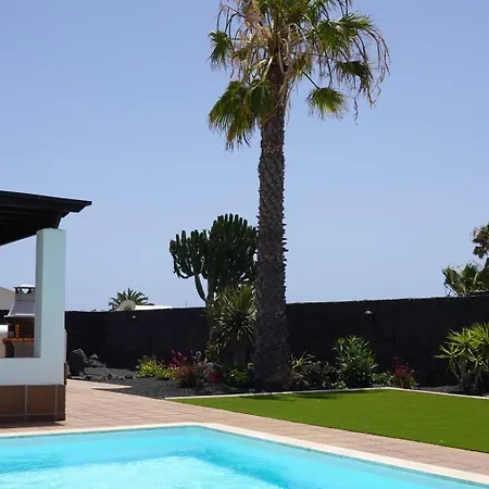 Вилла Endearing Lanzarote Dorada 3 Bedrooms Private Pool *