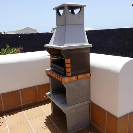Вилла Endearing Lanzarote Dorada 3 Bedrooms Private Pool Коста Бланка