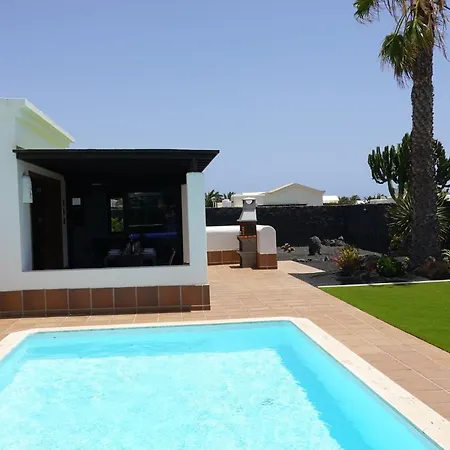 Endearing Lanzarote Dorada 3 Bedrooms Private Pool Вилла