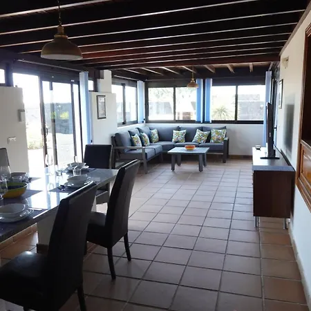 Вилла Endearing Lanzarote Dorada 3 Bedrooms Private Pool *